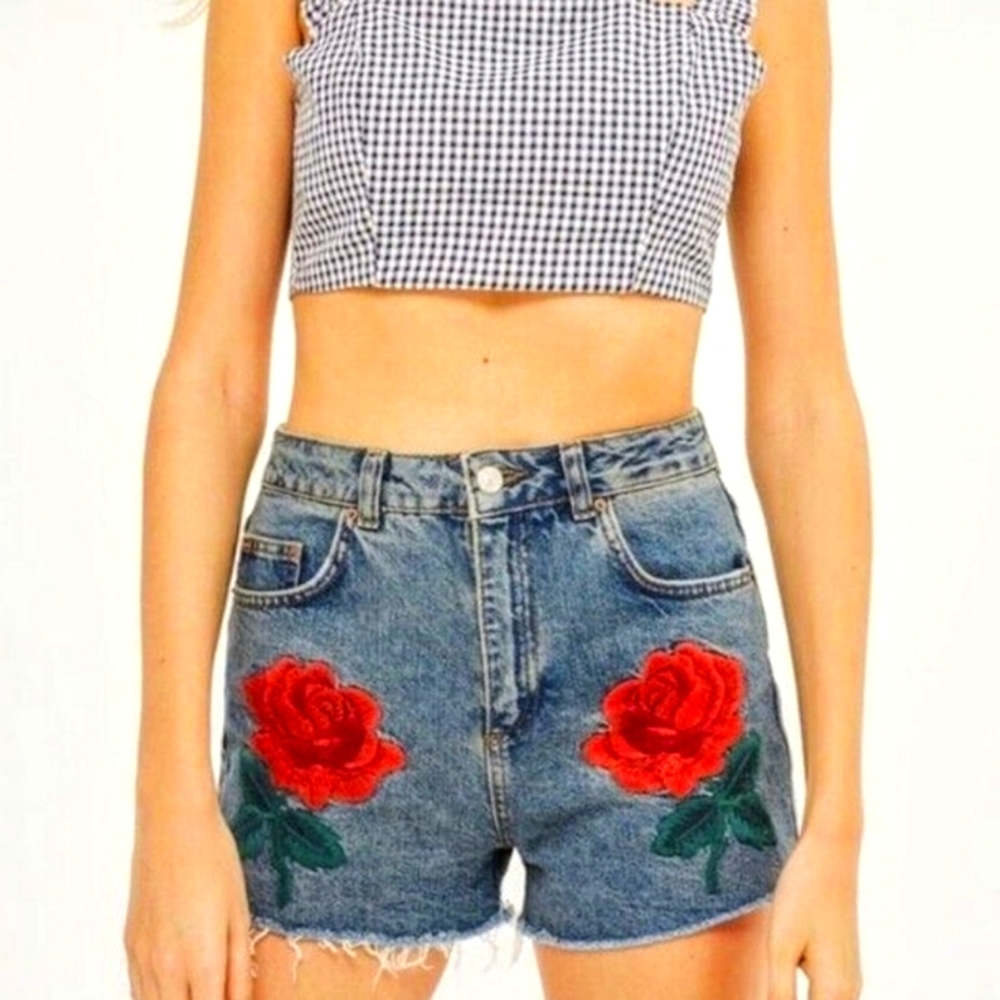 Topshop Mom Jean Shorts Womens Size 8 High Rise Embroidered Rose Raw Hem Denim